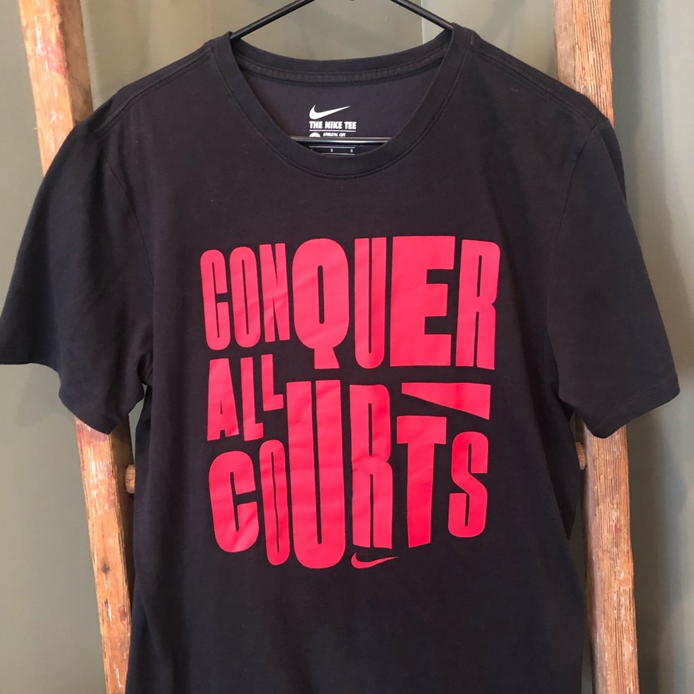 Men’s Nike Dri-fit t-shirt. Conquer All Courts